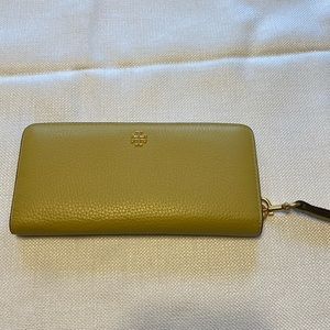 Tory Burch wallet new w/o tags.
